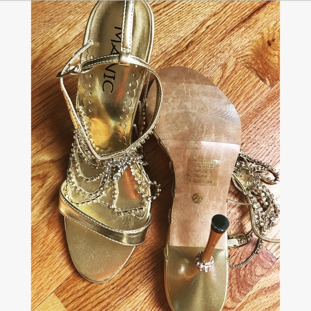 💥NEW💥Gold Heels with Diamond Chain